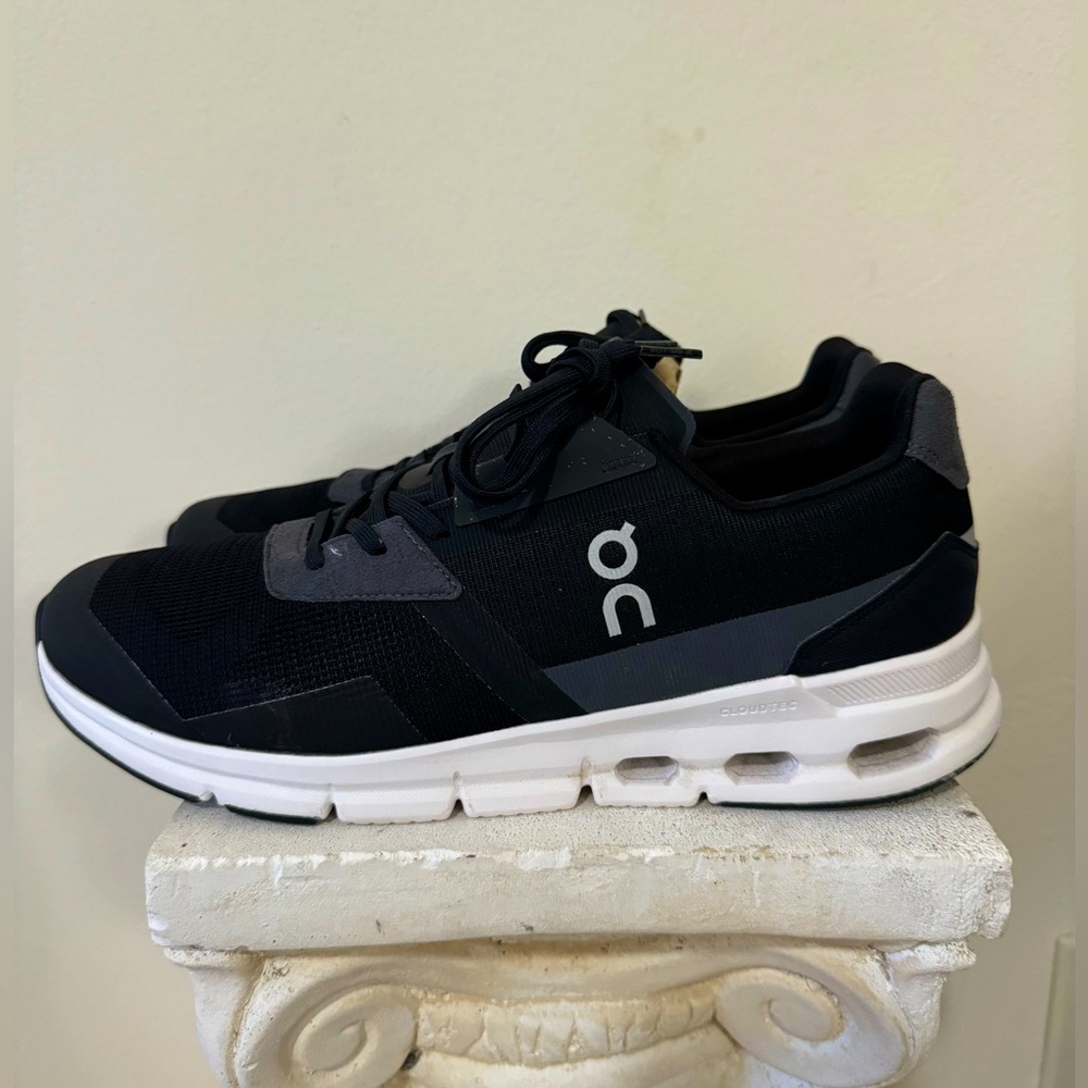 Men’s Cloudstratus 2 black/frost size 11